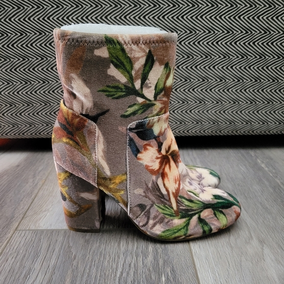 NEW Nine West Savitra Block Velvet Floral Boots - Picture 3 of 7